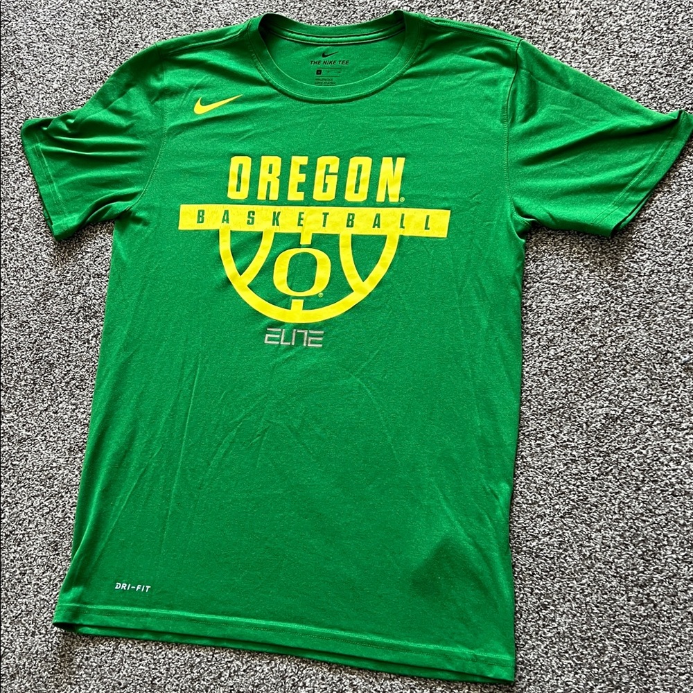 Hardly worn Dri-Fit Nike Green Oregon Basketball Tee - men’s size S